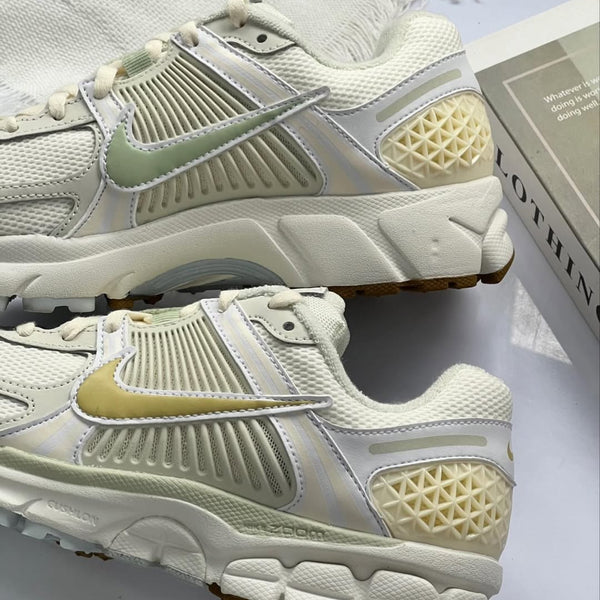 Nike Zoom Vomero 5 Sail Buff Gold
