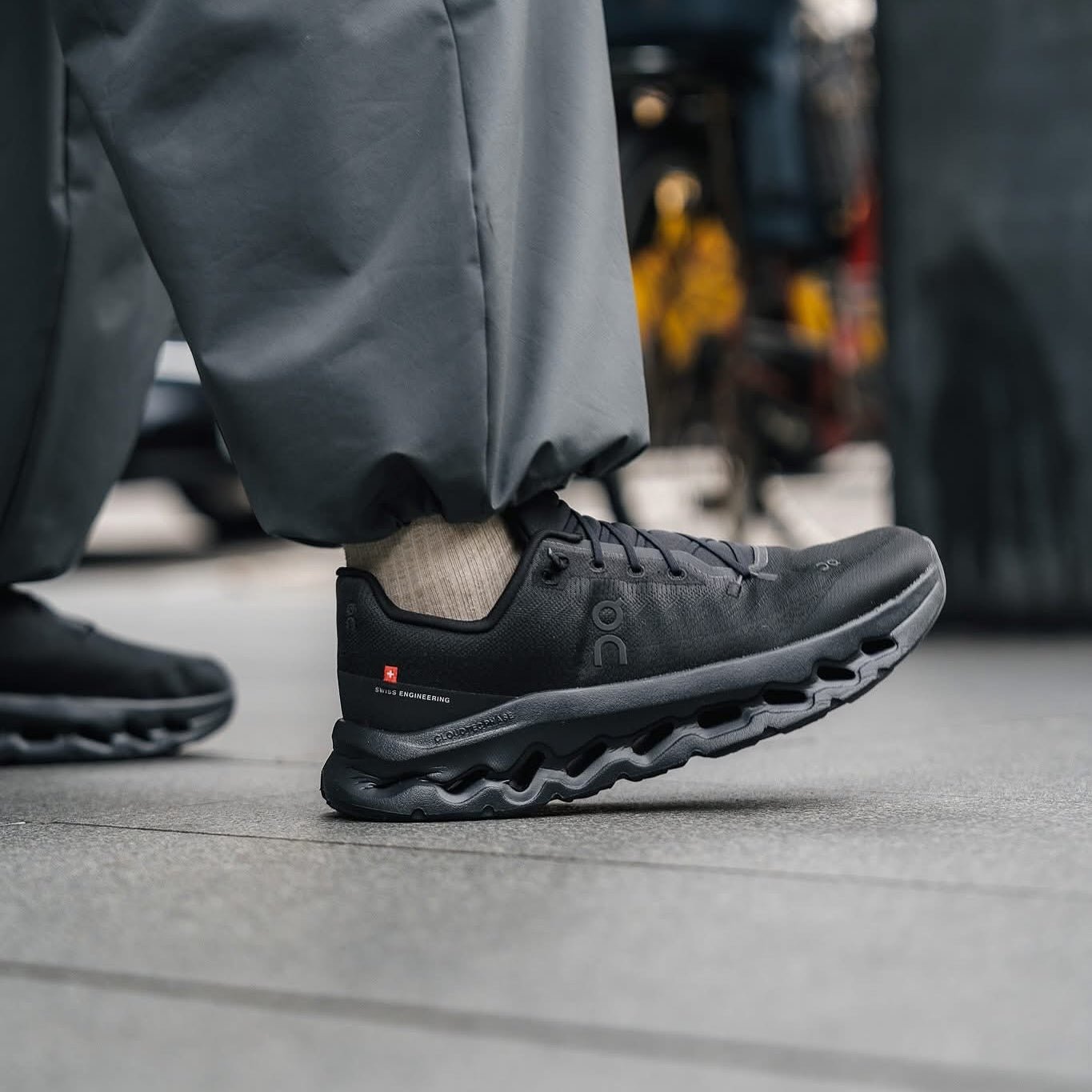 On_Running_Cloudtilt_Black_Eclipse_3ME10100264._Black_Eclipse_Snrkickz 2