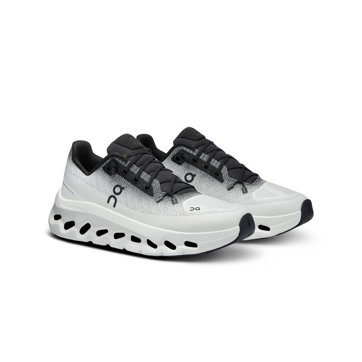 On_Running_Cloudtilt_Black_Ivory_3ME10101430_Black_Ivory_Snrkickz1