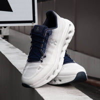 On_Running_Cloudtilt_Midnight_Ice_3ME10101764_Midnight_Ice_Snrkickz 2