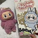 Pop Mart Labubu Tasty Macarons Lychee Berry – pendant uit de verpakking met metalen ring, zachte ABS/plush mix