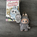 Pop Mart Labubu Tasty Macarons Sesame Bean – unboxed vinyl plush met metalen hanger, mix van ABS/PVC en zacht pluche materiaal