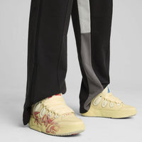 PLB-LAF-AIR Puma LaMelo Ball LaFrancé Airbrush – model draagt Normaal / True to size sneakers in sportieve streetwear styling