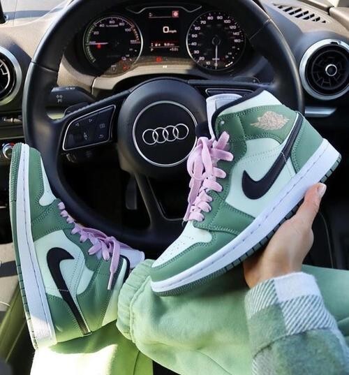 Air Jordan 1 Mid Dutch Green (Women's)