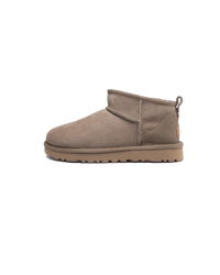 UGG Ultra Mini Antilope gedragen met denim, casual en cosy fit perfect voor binnen en buiten