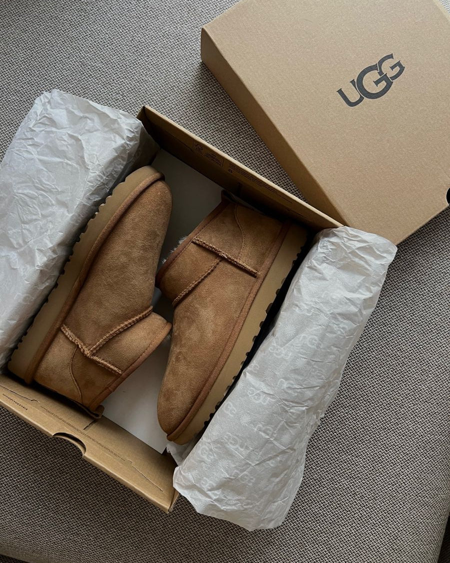 UGG Ultra Mini Chestnut gecombineerd met denim, ideale herfststijl voor dagelijks gebruik