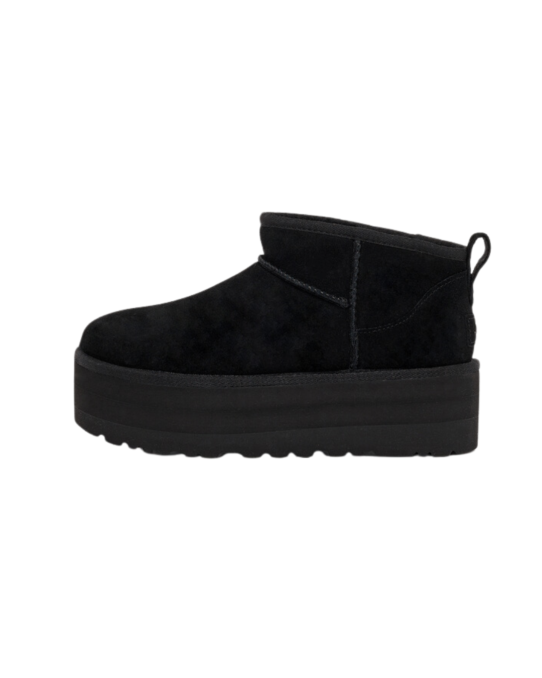 Zijaanzicht van de UGG Classic Ultra Mini Platform in diepzwarte suède, gefotografeerd tegen witte achtergrond met focus op de plateauzool