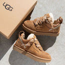 UGG Lowmel Chestnut sneaker gefotografeerd naast originele verpakking in een cleane flatlay