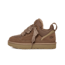 Zijaanzicht van de UGG Lowmel Hickory sneaker met warme fleece kraag, grove veters en robuuste zool in ton-sur-ton kleur