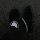 UGG_Tasman_II_Slipper_Black_Women_s_1174470-BLK_Black_Snrkickz aan je voet