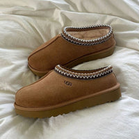 UGG_Tasman_II_Slipper_Chestnut_Women_s_1174470-CHE_Chestnut_Snrkickz model
