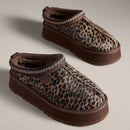 UGG_Tazz_Caspian_Slipper_Burnt_Cedar_Women_s_1178430-BCDR_Burnt_Cedar_Snrkickz model