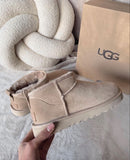 UGG Classic Ultra Mini Driftwood vers uit de doos, met zichtbare labels en zachte textuurdetails