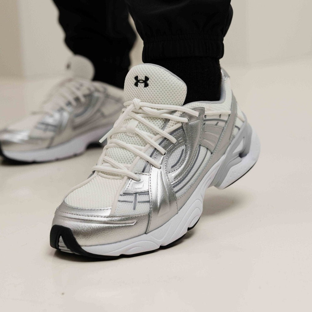 Under Armour UA Sola White Metallic Silver 6005284 100 Snrkickz under-armour-ua-sola-white-metallic-silver-6005284-100-snrkickz
