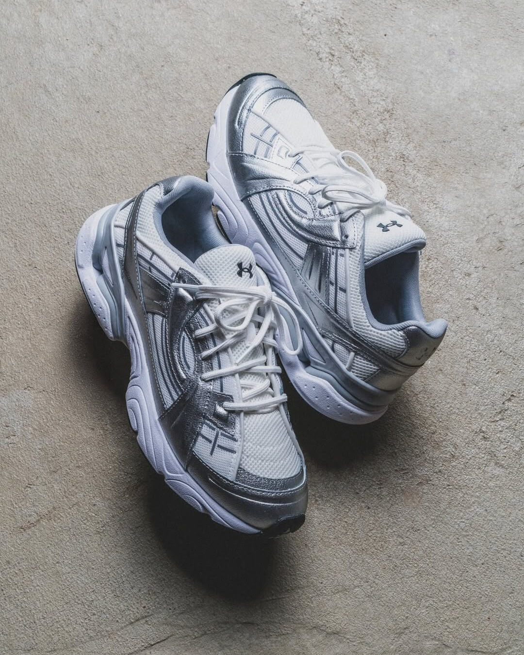 Under Armour UA Sola White Metallic Silver - SnrKickz