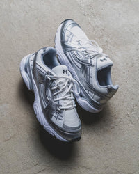 Under Armour UA Sola White Metallic Silver - SnrKickz